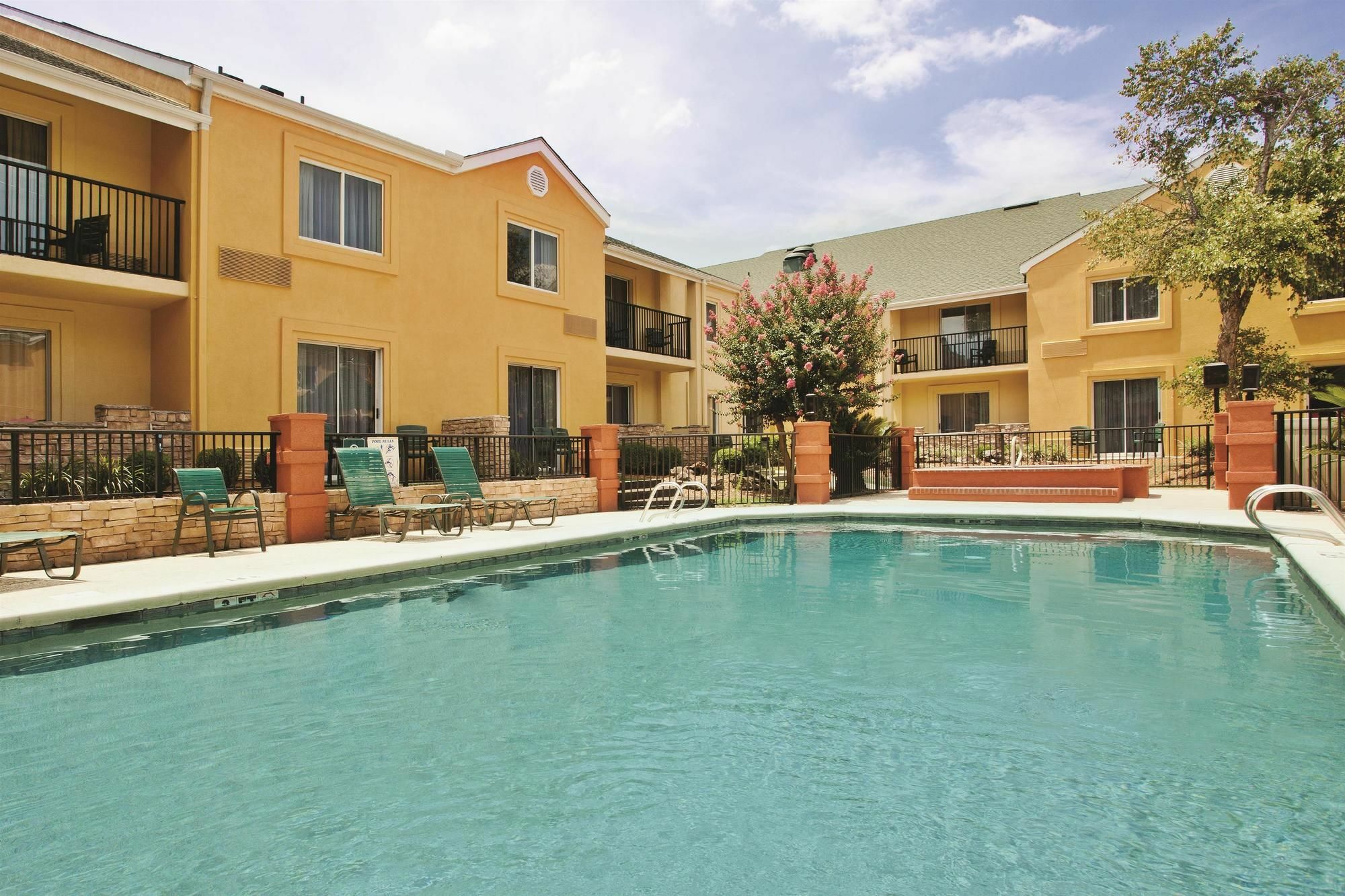 Hotel Wingate By Wyndham Valdosta/Moody Afb Exterior foto